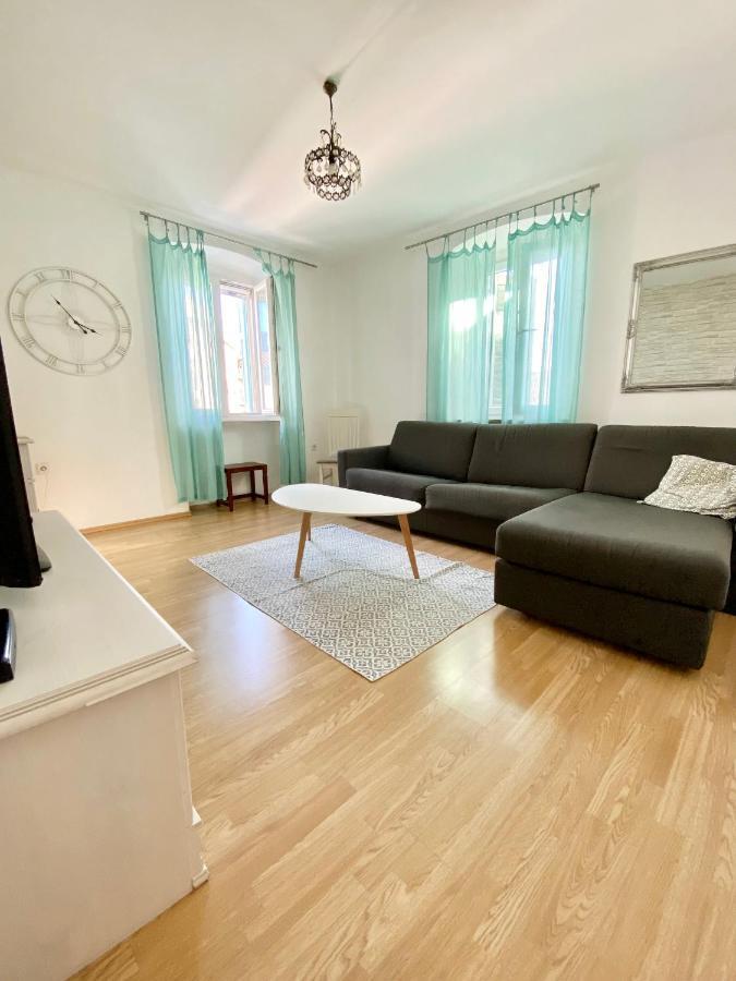 Apartment Evelina Pula Exterior photo